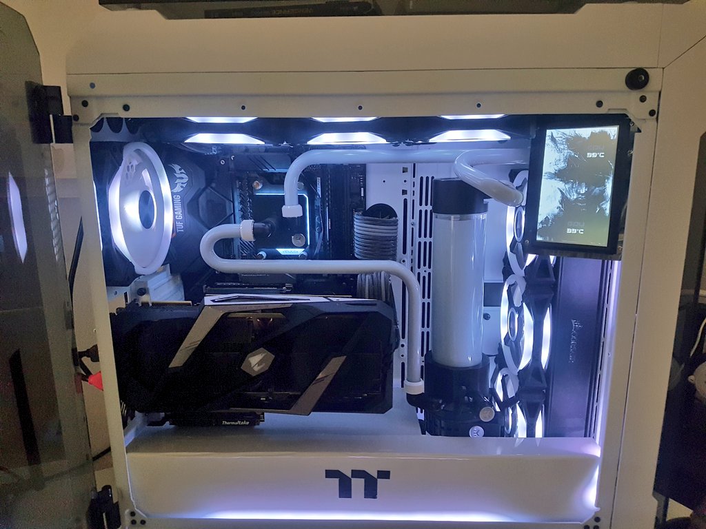 B5NBM's tweet photo. Weekend project complete, made myself a PSU Shroud, changed fluid and new billet/carbon cables. Came out pretty well and tidied the View 71 up so much
#thermaltake #watercooledpc #reapercable #cableextensions #gamer #pcmasterrace #ekwb #corsair #aorus #amd #ryzen #teamred https://t.co/ZHmoGxMlkI