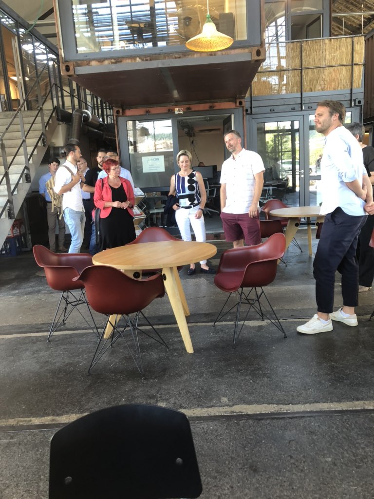 WM_BW's tweet photo. Austausch mit Vertretern der Start-up-Szene BW. Wir haben einige vielversprechende und engagierte Gründungen, denen wir in der #Corona-Krise weiterhin den Rücken stärken müssen. Unser Wirtschaftsstandort von morgen ist innovativ, nachhaltig und digital! https://t.co/Ji9LH6FrHy