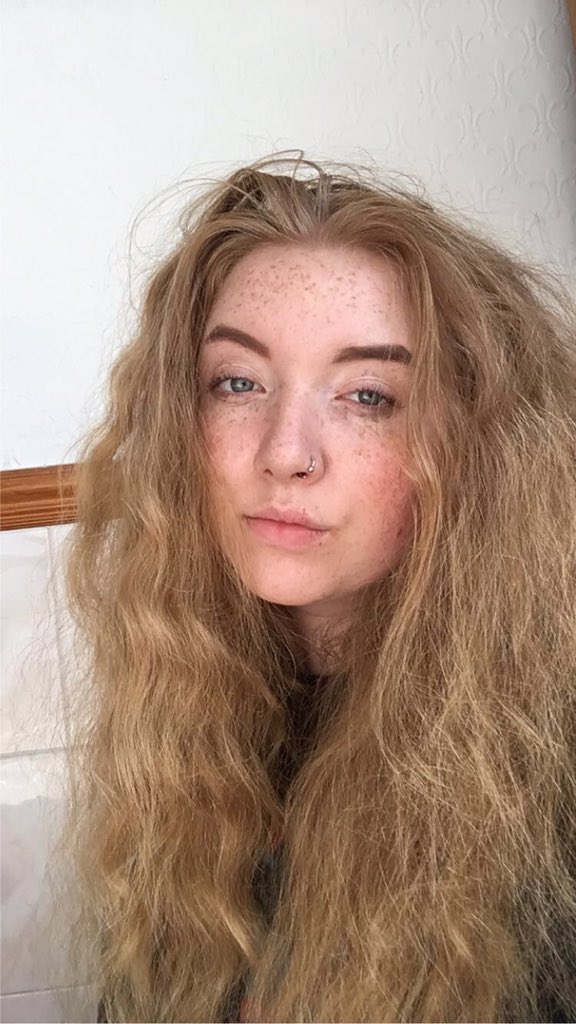 clairvxyantt's tweet photo. @nlyonne hi i’m p sure i’m ur long lost daughter xx https://t.co/TmfAodkU39