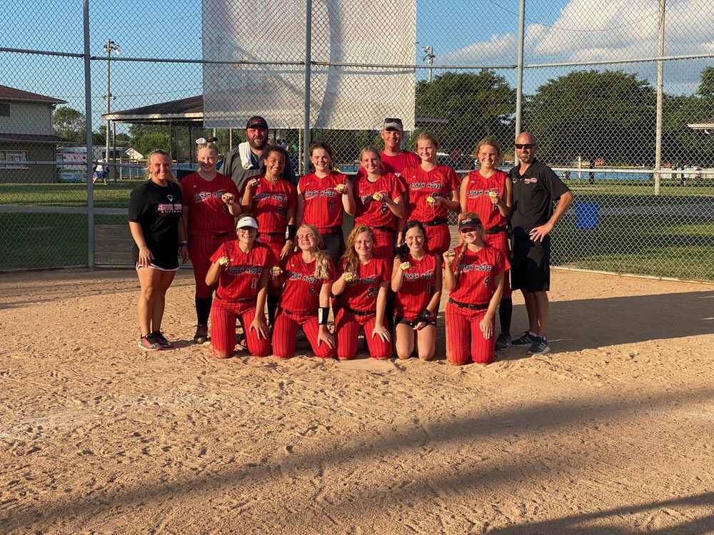 18uSmash's tweet photo. Smash House 14u premier took home the championship in a hard fought tourney in the heat! Proud of these ladies. https://t.co/ngo2qEHu0b