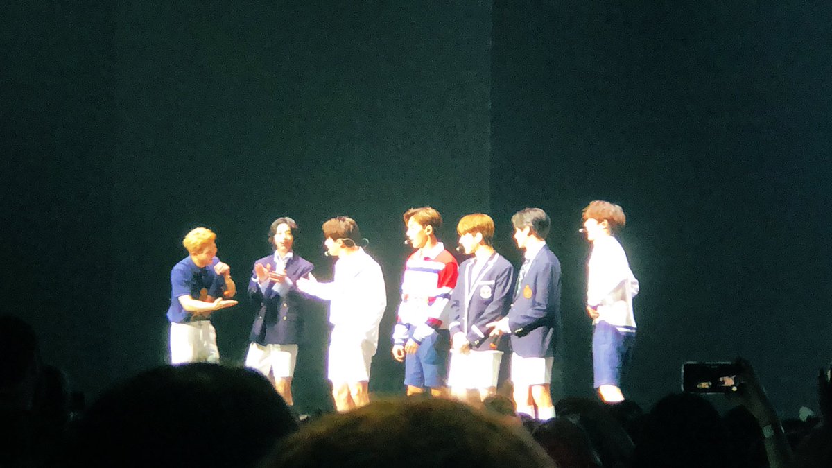 promisejxmin's tweet photo. so you’re telling me it’s officially a YEAR since i saw monsta x live here in houston?! i miss them so much, i’m glad i was able to go and see friends, PLS TAKE ME BACK TO 07.27.19! MY FIRST HI TOUCH WITH THEM ❤️🥺🥺 #MonstaXInHou @OfficialMonstaX @official__wonho https://t.co/e3ScOAc3La