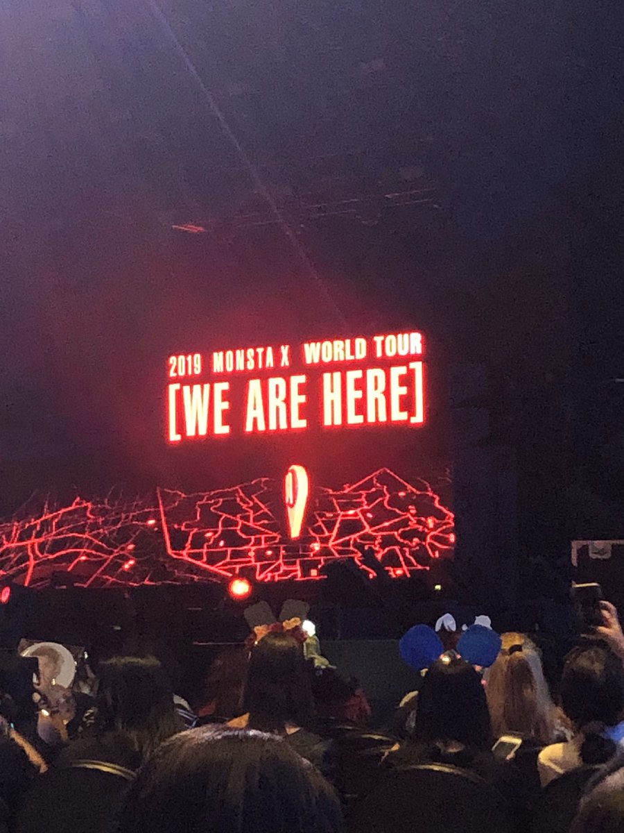 promisejxmin's tweet photo. so you’re telling me it’s officially a YEAR since i saw monsta x live here in houston?! i miss them so much, i’m glad i was able to go and see friends, PLS TAKE ME BACK TO 07.27.19! MY FIRST HI TOUCH WITH THEM ❤️🥺🥺 #MonstaXInHou @OfficialMonstaX @official__wonho https://t.co/e3ScOAc3La