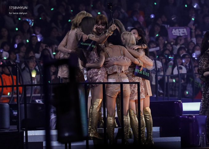 TWICE VOTING TEAM tweet media