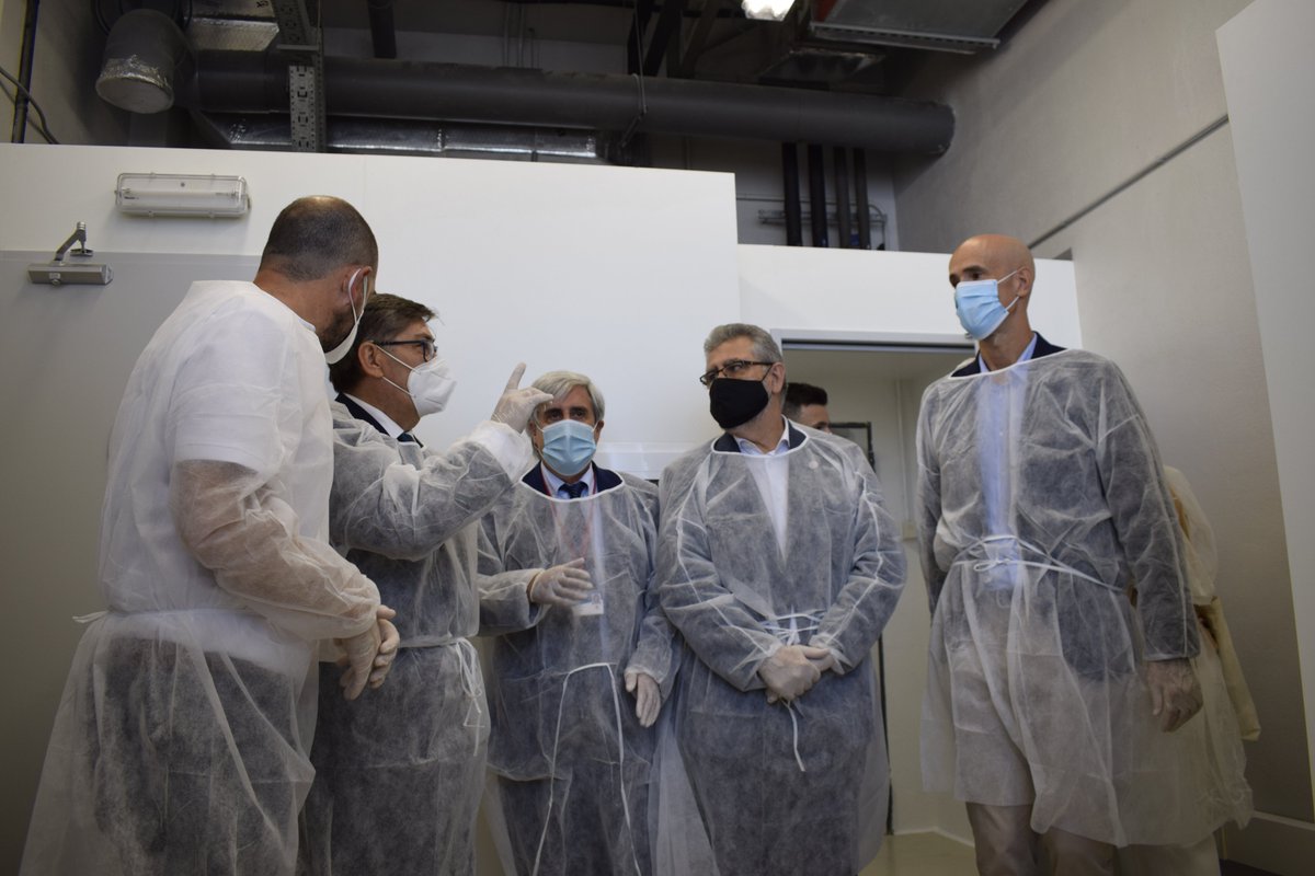 ArturoAliaga_'s tweet photo. 🔬 Allí se llevarán a cabo ensayos con la cabina de limpieza para textiles desarrollada por HMY Yudigar y que resolvería la higienización de las prendas en el punto de venta eliminando el coronavirus de ellas a través de ozono y rayos ultrvioleta. https://t.co/FIutCUC9fC