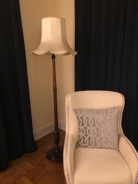 Click on the pic!  Doesn't the lamp shade look like a Derby Hat?  She's pretty from head to toe!  I got it at Ponders Auction in Stuttgart, AR yesterday.