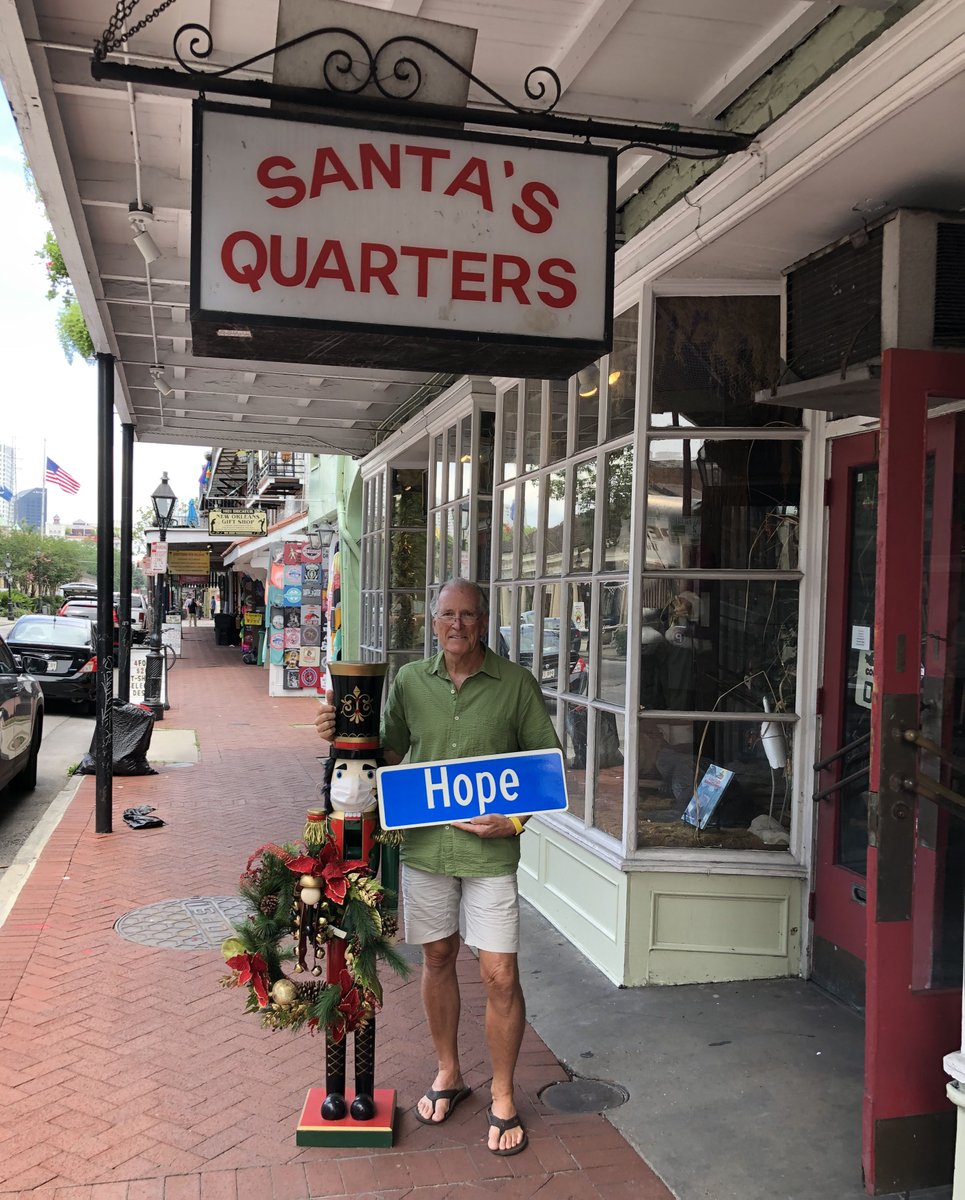 hopephotoprj's tweet photo. Dave #SantasQuarters #frenchquarter @CityOfNOLA #nola spreading the #hope #happiness & #magic of #Christmas year round w/ #TheHopePhotoProject @hopefornola #holidays #decorations πΈ #Jonathan Ferrara prjctmgr @megankoza https://t.co/X8iHDpyKbP