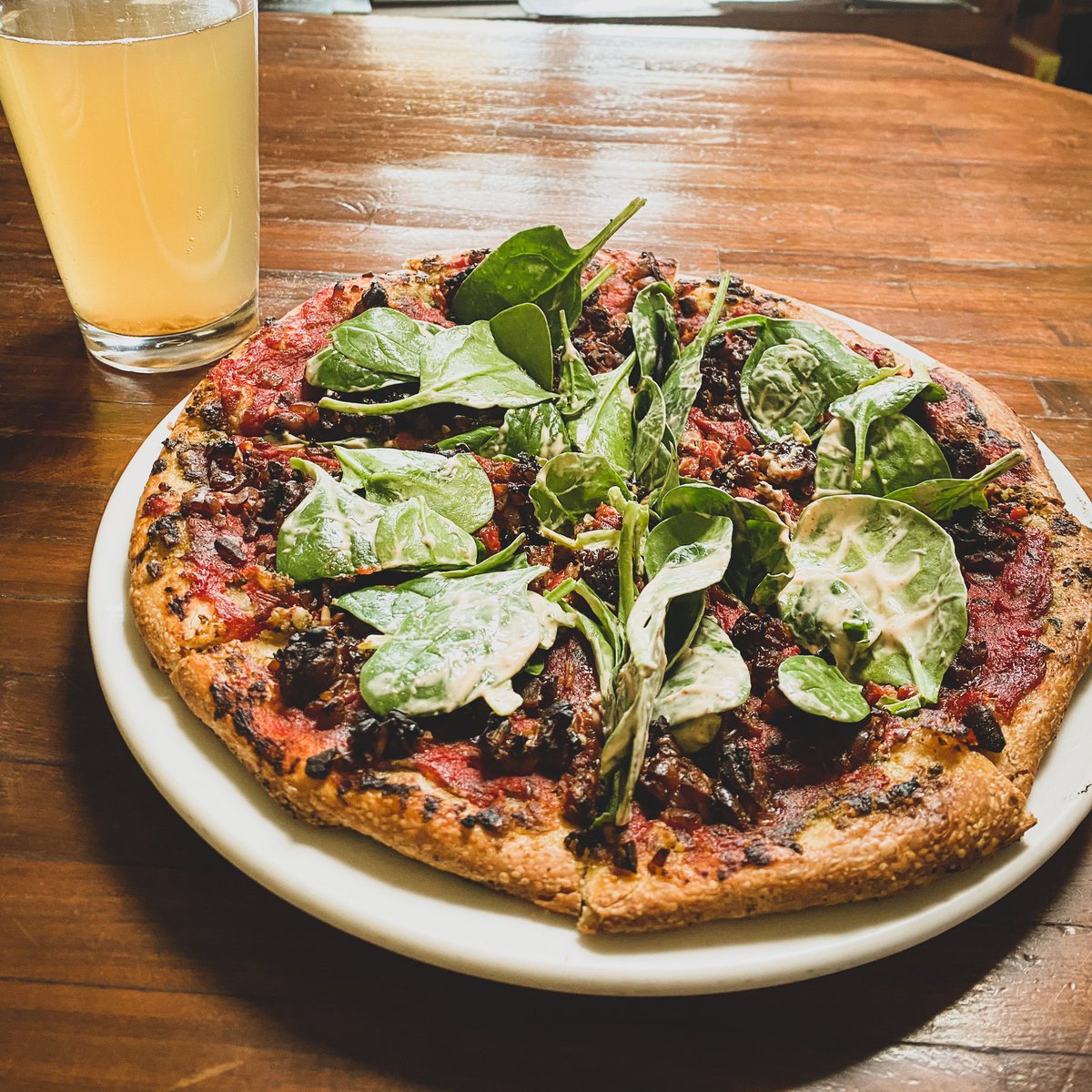 H2HOfficialShow's tweet photo. Stone oven pizza made plant based, yes please! 🌱💚 #highwaytohealth #h2hofficial #plantbased #vegan #travel #lifestyle #derrickgreen #tanyaocallaghan #music #therootcafe #lakewood #ohio #usa 🇺🇸 https://t.co/jrUynwVZy2