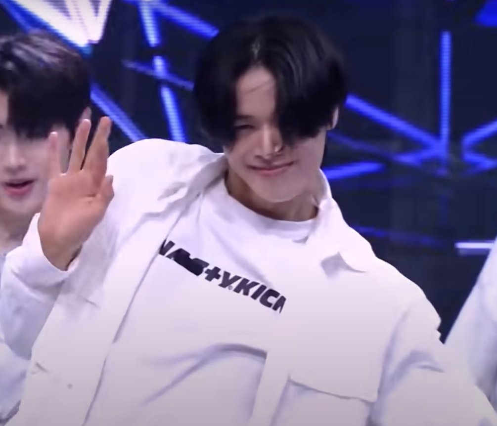 kimbapkyungho's tweet image. Hello it has been 3 entire days since #ILAND_EP5 and I'm still not over this K
#ILAND #ILAND_K