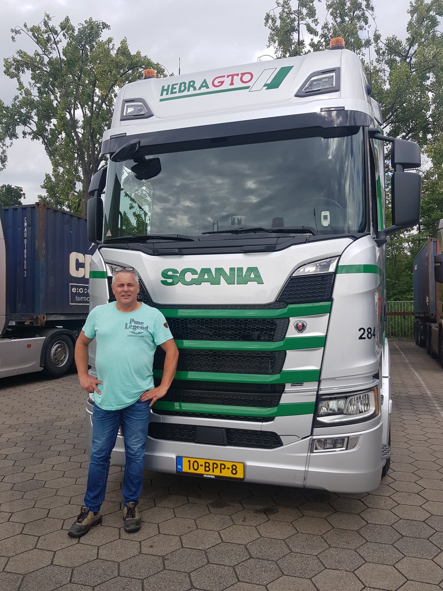 HEBRAGTO's tweet photo. Vanmiddag is de 284 de weg opgegaan

John  we wensen jou veel veilige kilometers en wees er zuinig op ;-)

#HebraGTO #284 #Scania #John  #Antwerpen #NextGeneration https://t.co/Ukp6UjrHP8