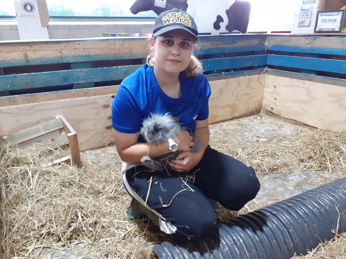 EmployMeWorcs's tweet photo. Kim is loving working @AttwellFarmPark so much she has offered to do an extra day this week! Kim is amazing and working independently and extremely well #proud #EndOfInternship #outcome All the staff are supportive, friendly and welcoming at Attwell 😁👍 https://t.co/56TaDfz5Dk