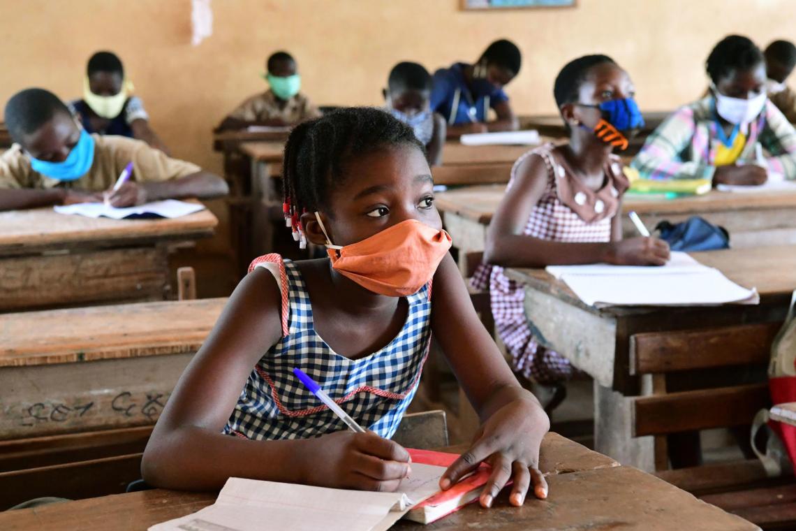 Children attend classes at the primary school of San-Pedro, in the South West of Côte d'Ivoire. UNICEF is supporting the ministry with the development of practical guidance and counselling tools to support local authorities, families and students.  @UNICEFEducation  @UNICEF_CIV