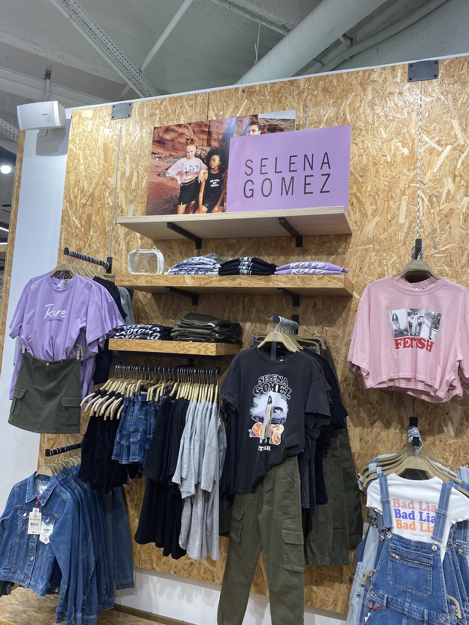 Selena Gomez Worldwide On Twitter Selena X Jennyfer If The Merch Is Not Available In Your Country Selenasourcefr Will Help You Buy It