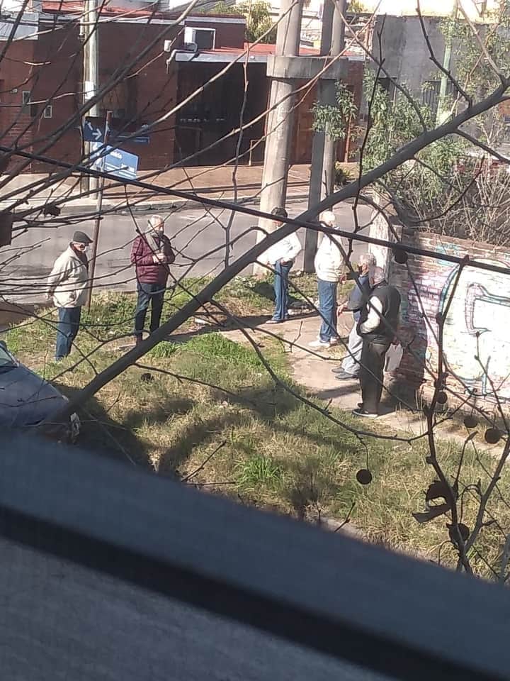 CarlosNewells's tweet photo. Nunca me sentí tan seguro en el barrio https://t.co/uF2bmUetGh