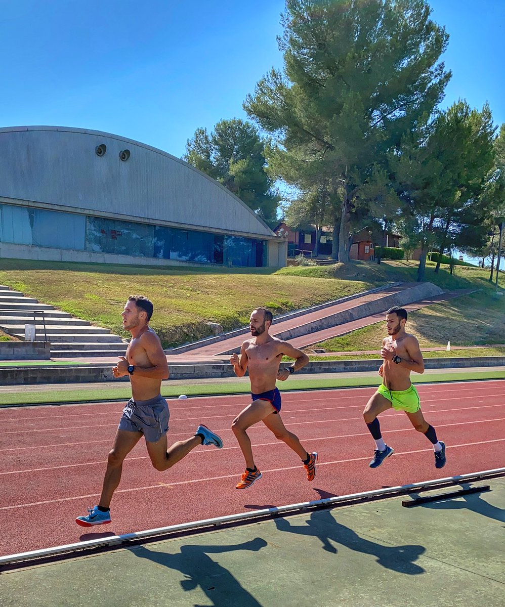 Trabajo en equipo. Cuando las piezas del engranaje encajan todo es mas fluido.
Último toque hasta la competición del miércoles: 1500 m.l en Gavà <a href="/atletismegava/">Club Atletisme Gavà</a> <a href="/arturbossy/">Artur Bossy Anguera</a> <a href="/marc_alcala/">Marc Alcalá Ibáñez</a> <a href="/MouradMounim/">Mourad Mounim Naaman</a>