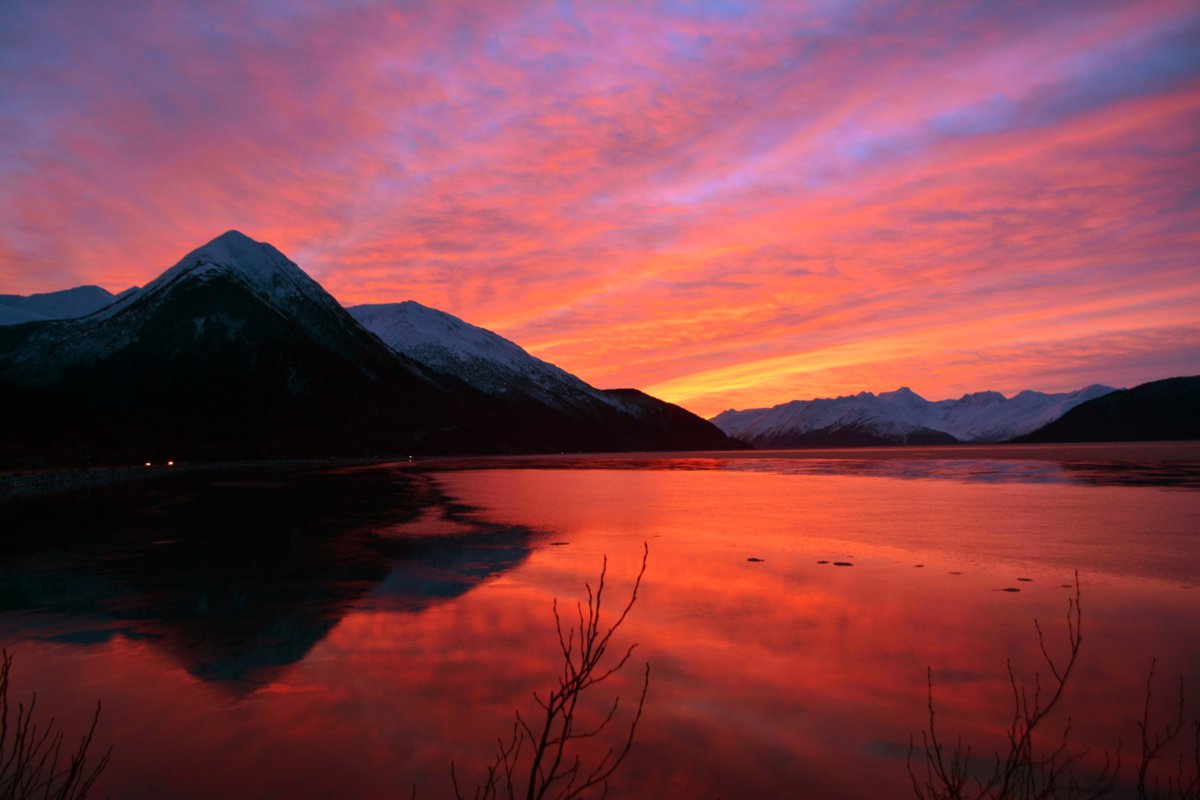 Alaskaoutside's tweet photo. What a beautiful place we live!!
Good Morning!!
#Alaska
#Girdwood 
#Turnagainarm 
#getoutandplay https://t.co/FpQoNrTijn