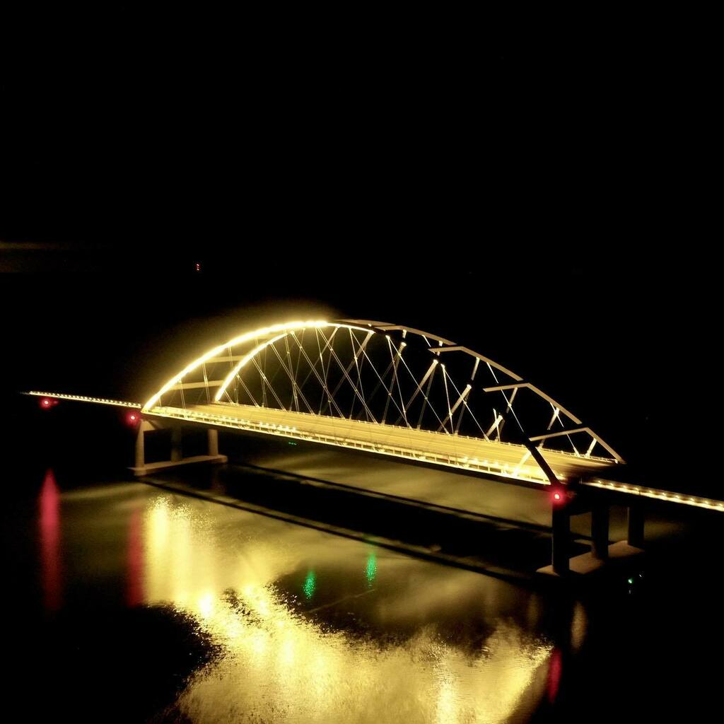 tittelba's tweet photo. Lake Barkley Bridge at night. #nightphotography #nightbridge #lbl #landbetweenthelakes #landbetweenthelakeskytn #landbetweenthelakesky #nofiltersky #aerialphotography #instagram https://t.co/oIkqXJnuYl