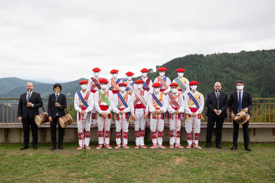 barreneus's tweet photo. Lesakako dantzak, Idotorben grabatutako bideoan https://t.co/kGfXY8vz9q @haritzedt #dantza #Elgoibar #folklorea https://t.co/7u6BHQc1NA