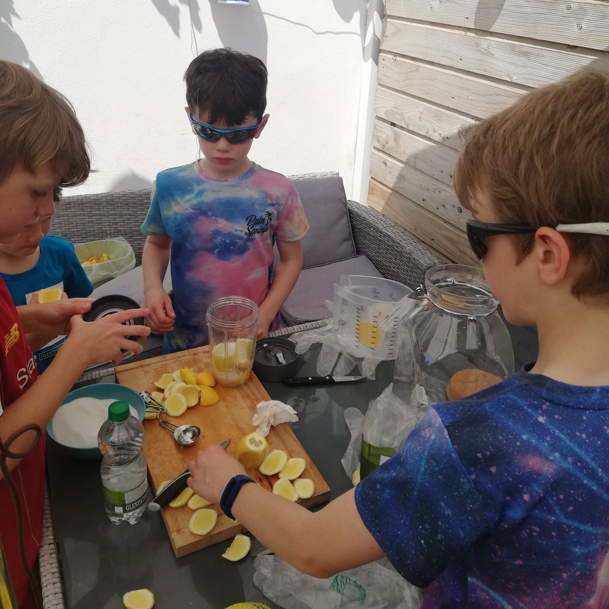 wearetuhf's tweet photo. This is Harry Underwood with Jake &amp; Tommy Kirwan (and a few pals) who've raised funds for TUH over the last few weeks by selling home-made smoothies and lemonade in their neighbourhood. Thanks for all your hard work, lads – it's really appreciated by everyone at the hospital. https://t.co/CTPqoRdx5a