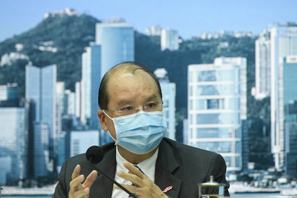newsgovhk's tweet photo. The Govt will further tighten #SocialDistancing measures and extend the mask-wearing requirement to cover all outdoor public places from midnight on July 29 until August 4, Chief Secretary #MatthewCheung announces #COVID19 https://t.co/BRplIFAUo8 https://t.co/MYiOnywWFg
