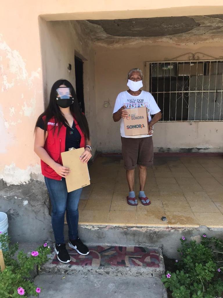 DIFSonora's tweet photo. A través de la #Prodeama entregamos apoyo alimentario y trípticos informativos del programa Prevé Actúa y Diviértete a adultos mayores de albergues de Hermosillo. #todosjalamos https://t.co/t1EBl8aAlu