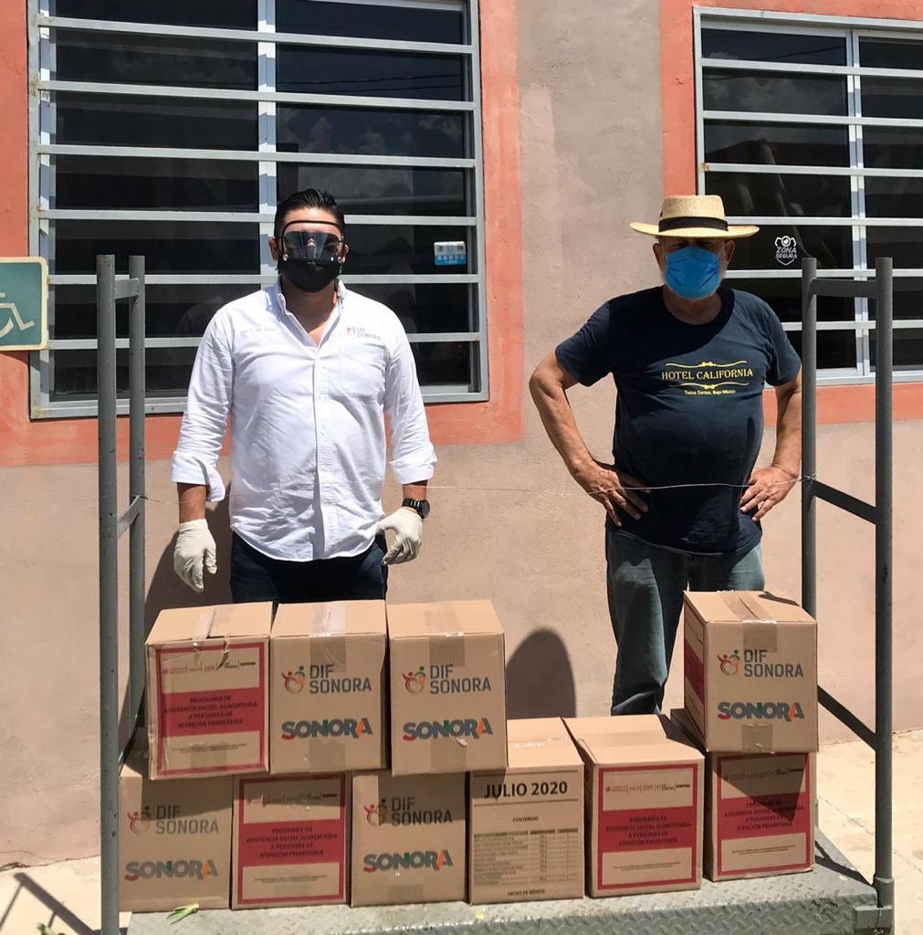 DIFSonora's tweet photo. A través de la #Prodeama entregamos apoyo alimentario y trípticos informativos del programa Prevé Actúa y Diviértete a adultos mayores de albergues de Hermosillo. #todosjalamos https://t.co/t1EBl8aAlu