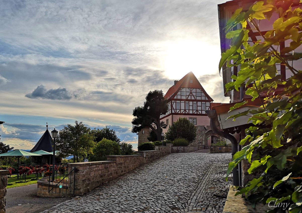 EichsfeldBlog's tweet photo. Wandern im Eichsfeld: Von Burg Bodenstein zum Aussichtspunkt Kanstein
Rund 1000 Jahre alt ist die Geschichte der Burg Bodenstein, die oberhalb von Wintzingerode gu...
#ClanysEichsfeldBlog #Duderstadt #Bodenstein #Kanstein #Wintzingerode #WandernImEichsfeld https://t.co/tjj7s7167x https://t.co/VxE4dMHrvf