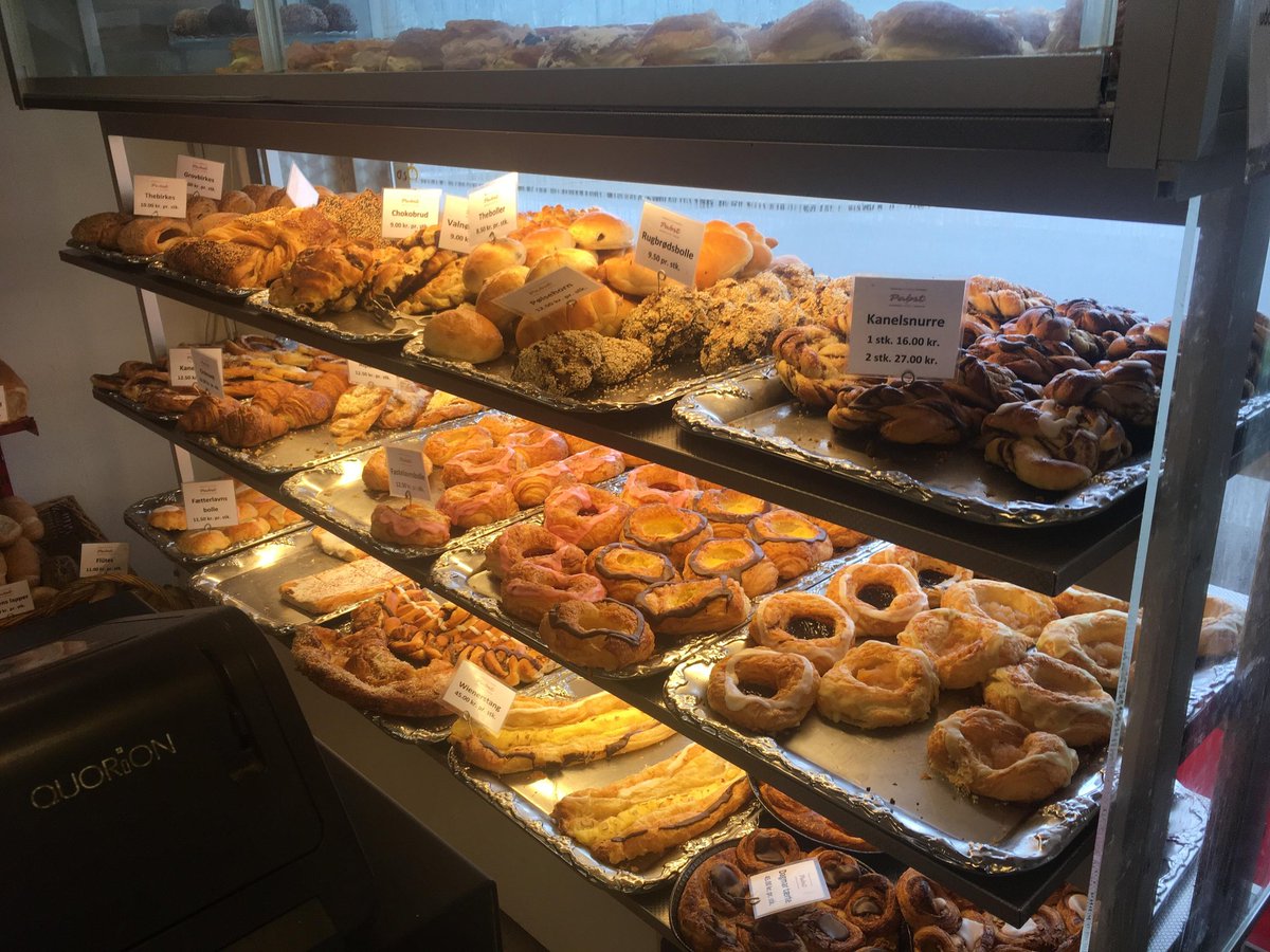  A thread of KNK members as classic danish bakery goods 