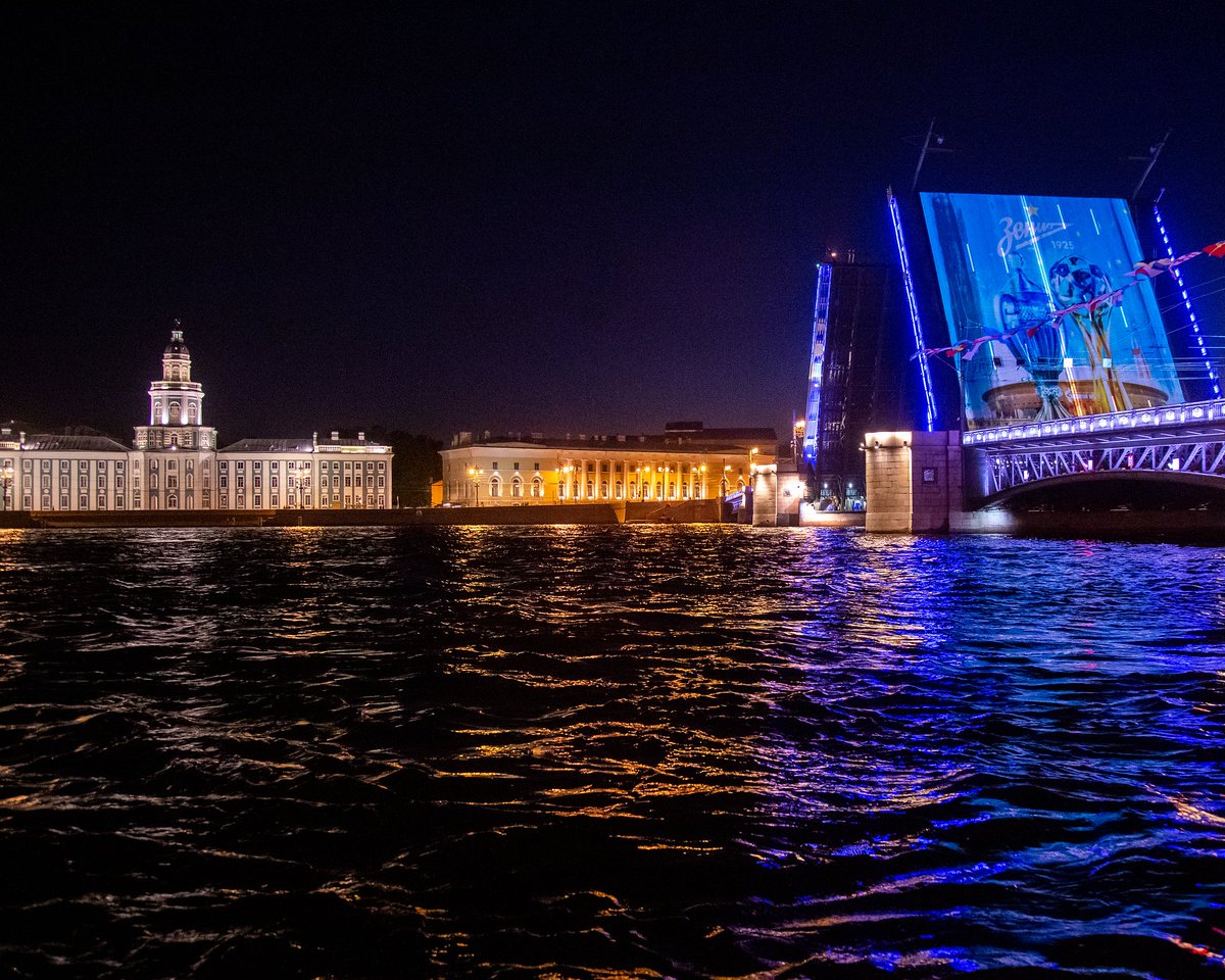 premierliga's tweet photo. Красота из Санкт-Петербурга 😍

📸 Евгений Асмолов / «Зенит» https://t.co/4grbrIDsZa