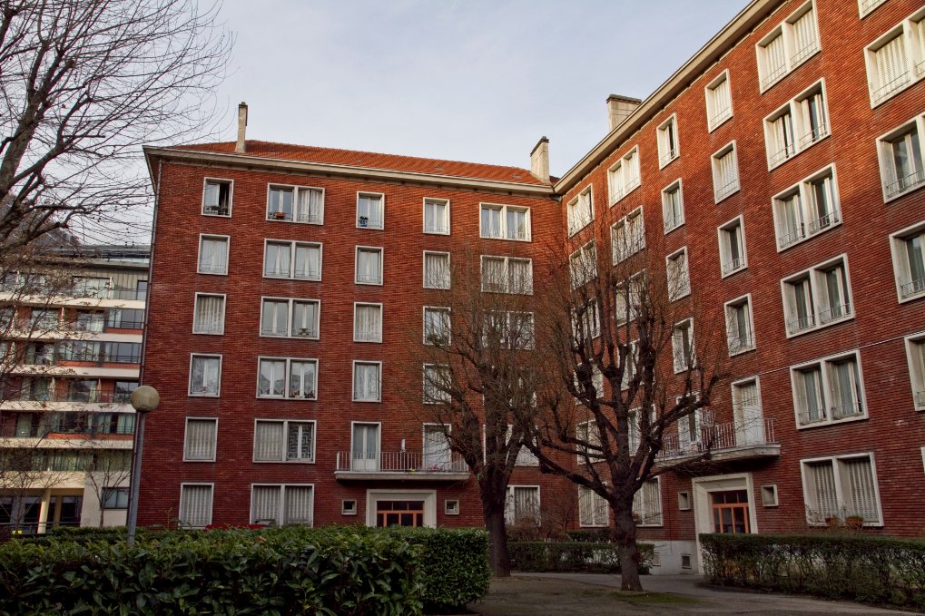 FabriceSingevin's tweet photo. @Memoire2cite Un immeuble de l'architecte Daniel Michelin… le voici quelques mois avant sa démolition. https://t.co/pRZxirv8OU
