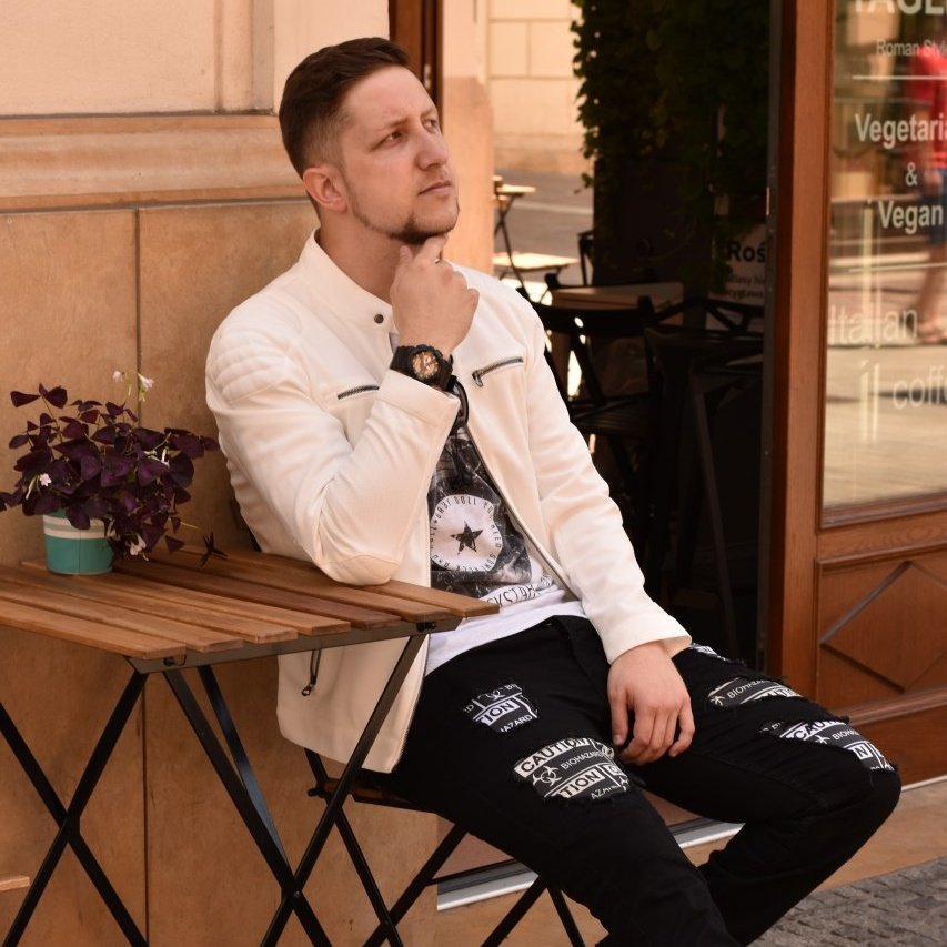 show_tours's tweet photo. New life begun. I'm optimistic for the first time in a while, because everything around me looks promising.

#NewProfilePic #krakow #Kraków #poland #europe #Polska https://t.co/4lV3bSc3sY