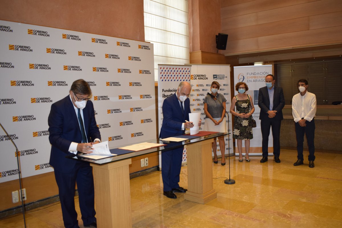 ArturoAliaga_'s tweet photo. 💼 Los emprendedores son el futuro de #Aragón. Tenemos que apoyarles a través de las herramientas que tenemos. Un impulso para adaptarse a las nuevas demandas e innovar en su propio negocio. 

👉 https://t.co/KXQRyL6lVN https://t.co/Bfzj1HtxbH