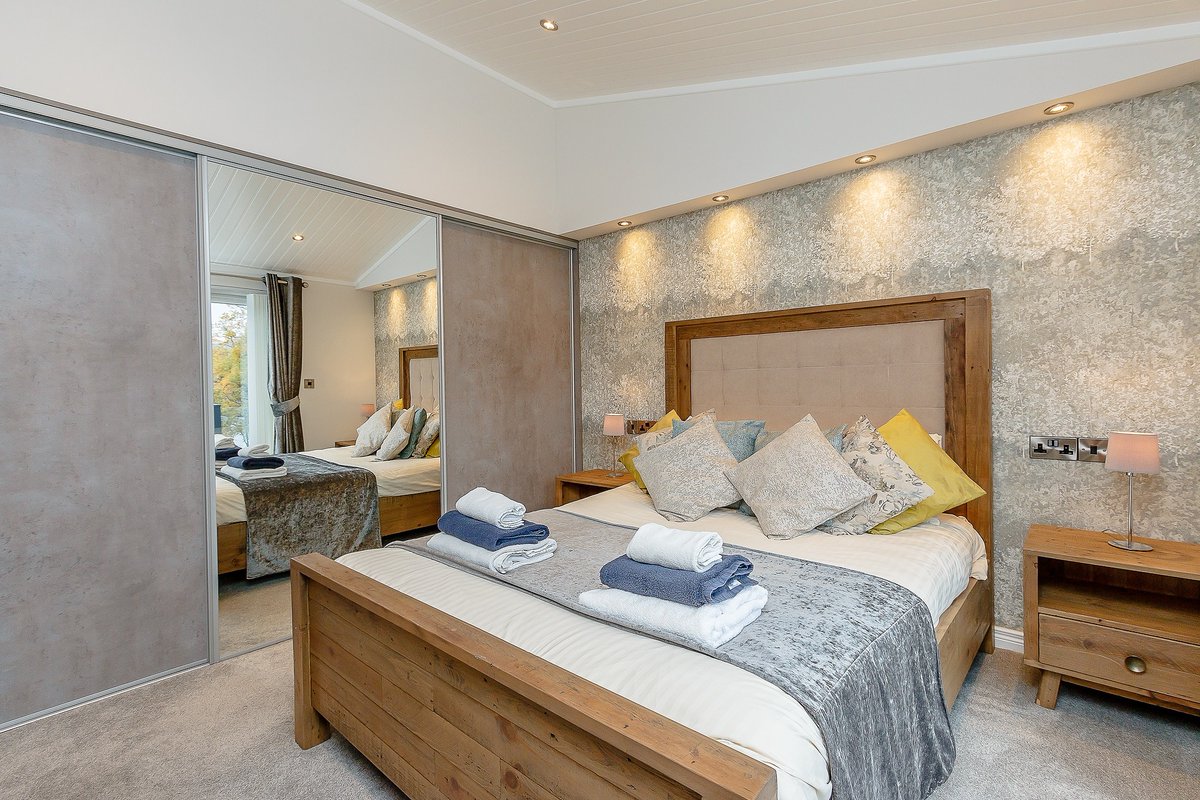 ArgyllHolidays's tweet photo. ✨HOT TUB GIVEAWAY - 4 DAYS TO GO✨

We are OPEN and to celebrate we are giving away a short couples' break in our Retreat Lodge on the banks of Loch Lomond🍾💕

Follow &amp; Retweet to enter (you can also enter on Facebook)

Safer Stays >>> https://t.co/KZB6GNsZvZ 

#EscapeToArgyll https://t.co/eWPXQCZOIO