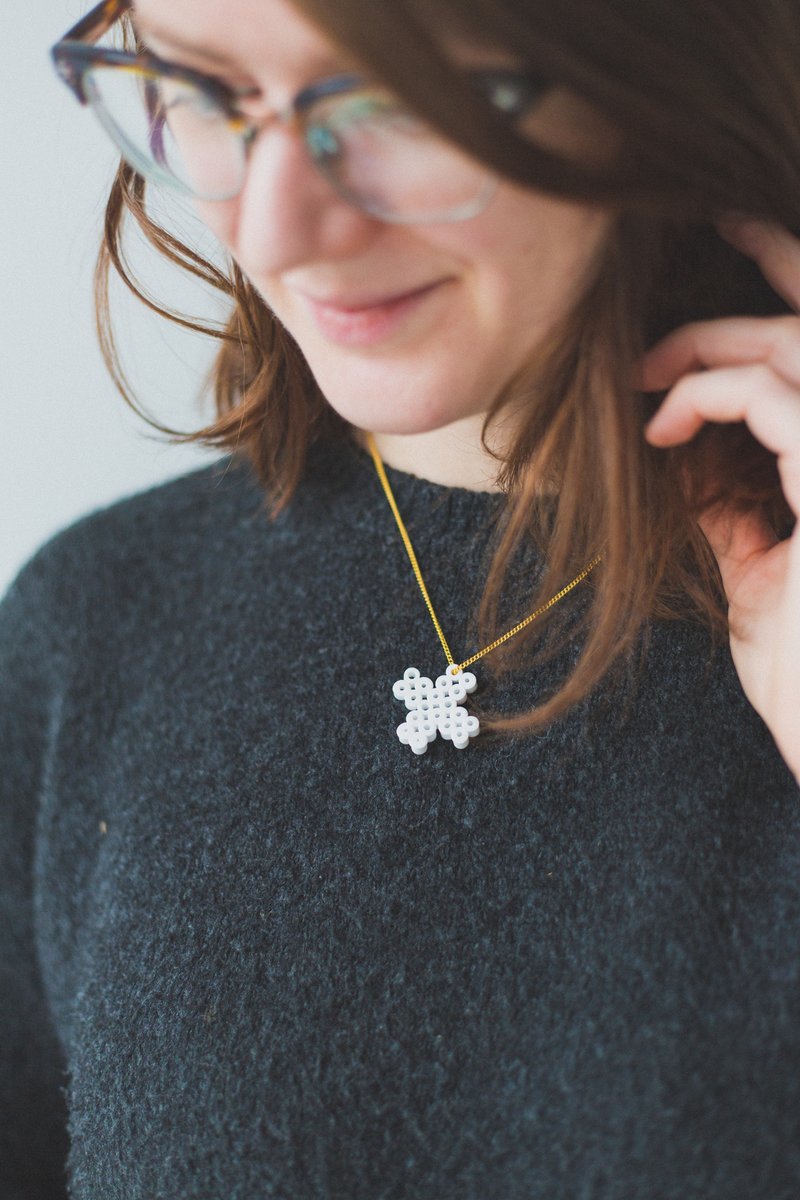 FallForDIY's tweet image. Make these DIY Perler Bead Kiss Necklaces to spread some love around the world. bit.ly/2liL6nF