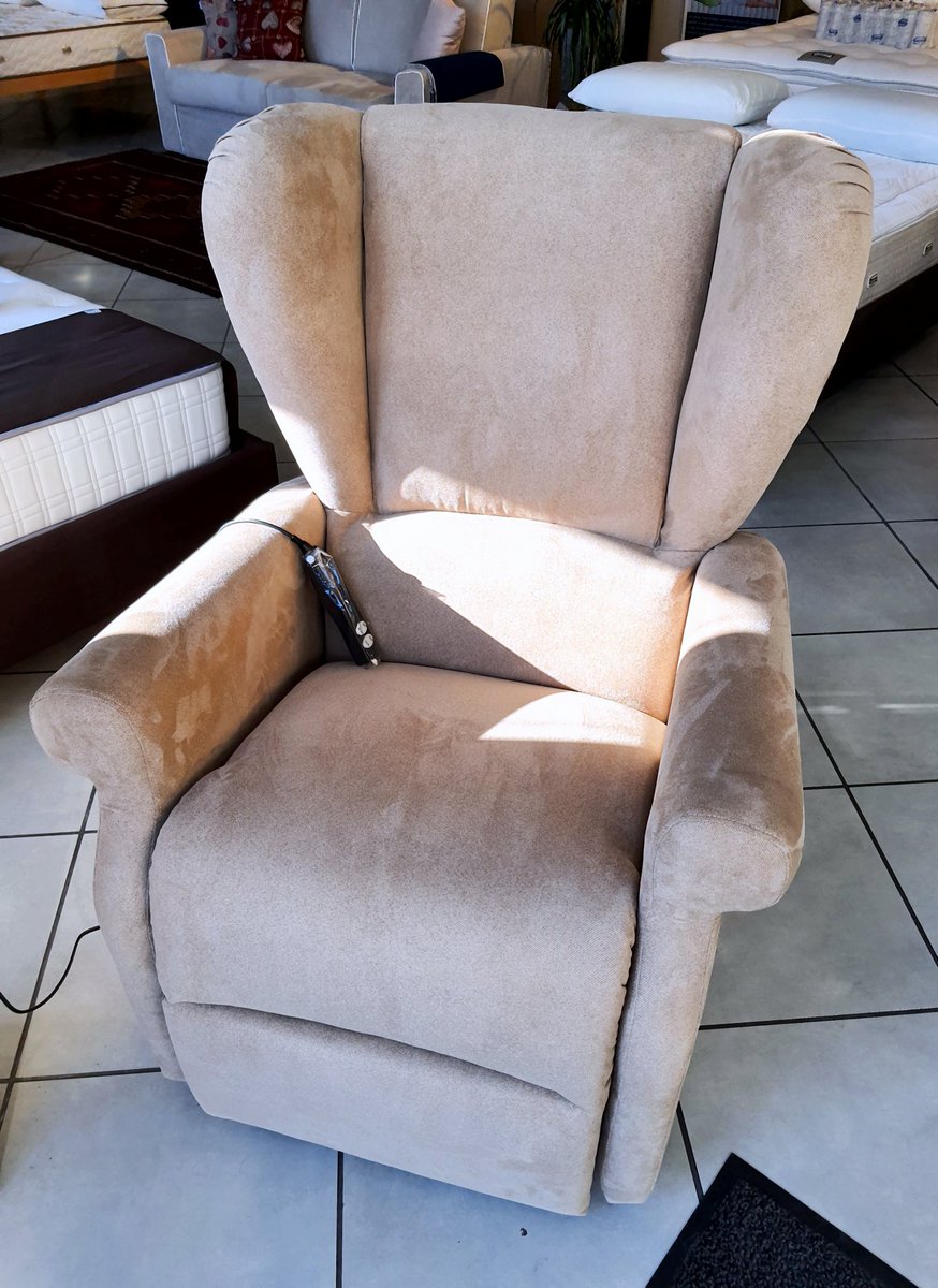 Sistemariposo's tweet photo. #POLTRONARELAX modello #Bergere.
#2motori, #Kitroller, #DispositivoMedico CE.
👉 ORA IN #PROMOZIONE!
ℹ #SISTEMARIPOSO a #Firenze, vicino a #SestoFiorentino.
#poltrone #poltronerelax #poltrona #soluzioniperilriposo #riposare #benessere #sistemidiriposo #poltronaalzapersona https://t.co/pGNLl16Qe4