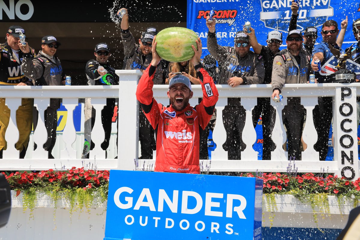 NieceMotorsport's tweet photo. 1⃣ year ago...
@RossChastain was smashing 🍉🍉🍉🍉 on the front stretch and in victory lane🏁 at @PoconoRaceway in his No. 4⃣5⃣ #Baja @chevrolet
#Melonmanchallenge #PressTheAttack https://t.co/8WaixbEt5i