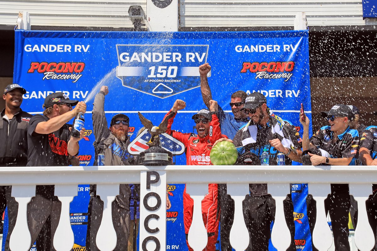 NieceMotorsport's tweet photo. 1⃣ year ago...
@RossChastain was smashing 🍉🍉🍉🍉 on the front stretch and in victory lane🏁 at @PoconoRaceway in his No. 4⃣5⃣ #Baja @chevrolet
#Melonmanchallenge #PressTheAttack https://t.co/8WaixbEt5i