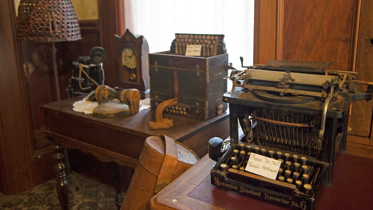 VirginiaCity's tweet photo. Can't get enough history? Our History Adventure Pass is just the ticket. Choose from the offerings or customize it for a unique experience. Check out all our Adventure Passes, https://t.co/amSRBUTQUl
#HistoryRunsDeep https://t.co/DNfywVkI1O