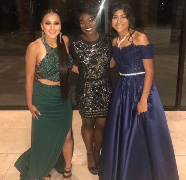 5/ Boys were taken with her. But she opted to go prom with her best friend.  https://chrn.cl/3jIeS4f&nbsp;