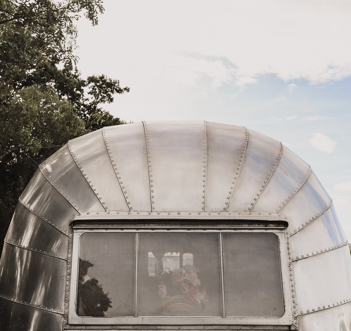 #LASTMIN KLAXON - unexpected ( RARE - we fully booked) availability for a FOUR BERTH family Airstream from 28-31 July (3 nights) - see online booking calendar vintagevacations.co.uk/four-berth-air arestream/
#vintagevacations #theuksoriginalairstreamholidays #isleofwight  #isleofwightholiday