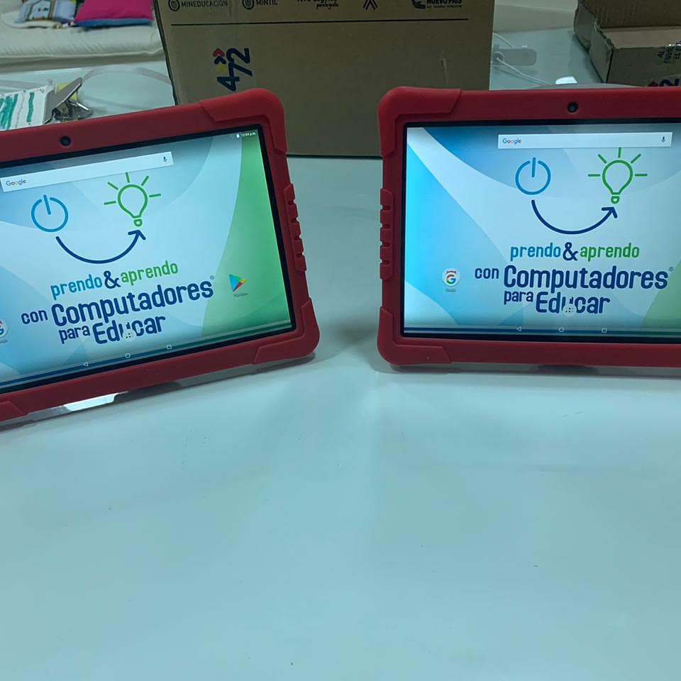 NormalSuperBaq's tweet photo. #Felices!!!
Hoy el @Ministerio_TIC  en cabeza de la ministra @karenabudi nos hizo entrega de unas tabletas para la sala de informática de nuestra #ENSDB #Sede3 
#GraciasTotales https://t.co/YuaIrGmS3F