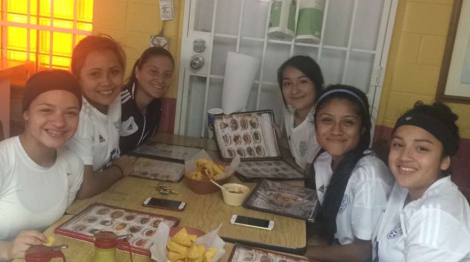 3/ She pushed her teammates and egged them on, with an in-your-face humor that caught people off guard. Or outright stopped them in their tracks.  https://chrn.cl/3jIeS4f&nbsp;