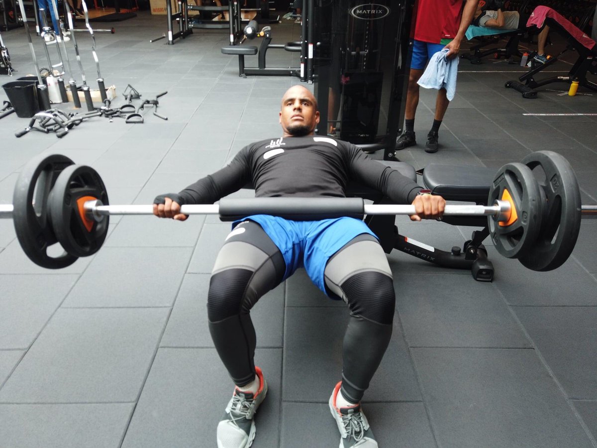 andrerunusa's tweet photo. GLUTES REINFORCEMENT 💪! Getting ready for my triathlon 🏃🏾‍♂️🏊🏾🚵🏾 BASE Performance on the 08/15/2020 in Switzerland 🇨🇭. Being big doesn’t mean that you can’t do triathlons! Great exercise to have strong glutes. 
Info for the triathlon below: @partner_sports 
https://t.co/FLc5tzB8gI https://t.co/5v2TF0X23W