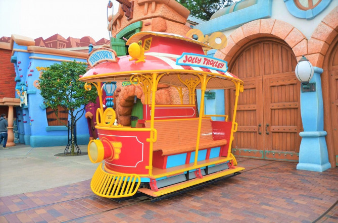 suroro123's tweet photo. #Dオタさんと繋がりたい 
#ディズニー好きと繋がりたい 

◆ジョリートロリー

運転手役やお客さん役になりきって出発進行～！

ひもをひっぱると実際に音も出るので、動画を撮影しても思い出に♪ https://t.co/6ekaOFnLN5