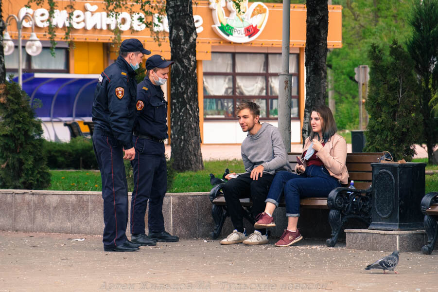 Опрос ТН: носите ли вы медицинскую маску?
newstula.ru/fn_588137.html 

В Тульской области по-прежнему действует масочный режим в общественных местах, транспорте и на остановках. #Тула #ТН