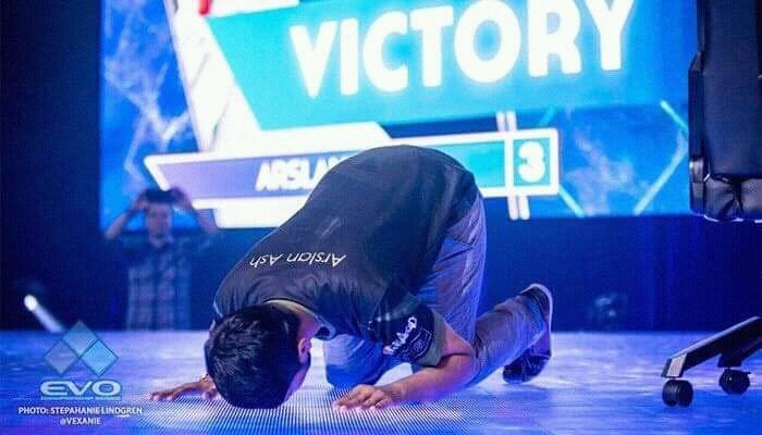 BellaaXCiao's tweet photo. #ImranKhanPUBGKholo
You are saying gaming is nothing Arslan earned more money than any artist in Pakistan he became millionaire next time you see someone saying "Gaming is a waste of time you can earn nothing" show them this pic @ImranKhanPTI waiting for your decison from 27 days https://t.co/tfV7YYwLqZ