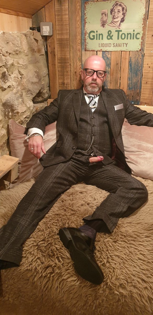 SuitbearNE's tweet photo. Enjoying posing in a 3 piece suit. RT to see video
#suitbear #gay3piece #gaysuit #gaysuitfetish #gaydaddy #gayboss #gaymaster #gaysuitdaddy #suitfetish #gaysuitplay https://t.co/3B0wkpATKs