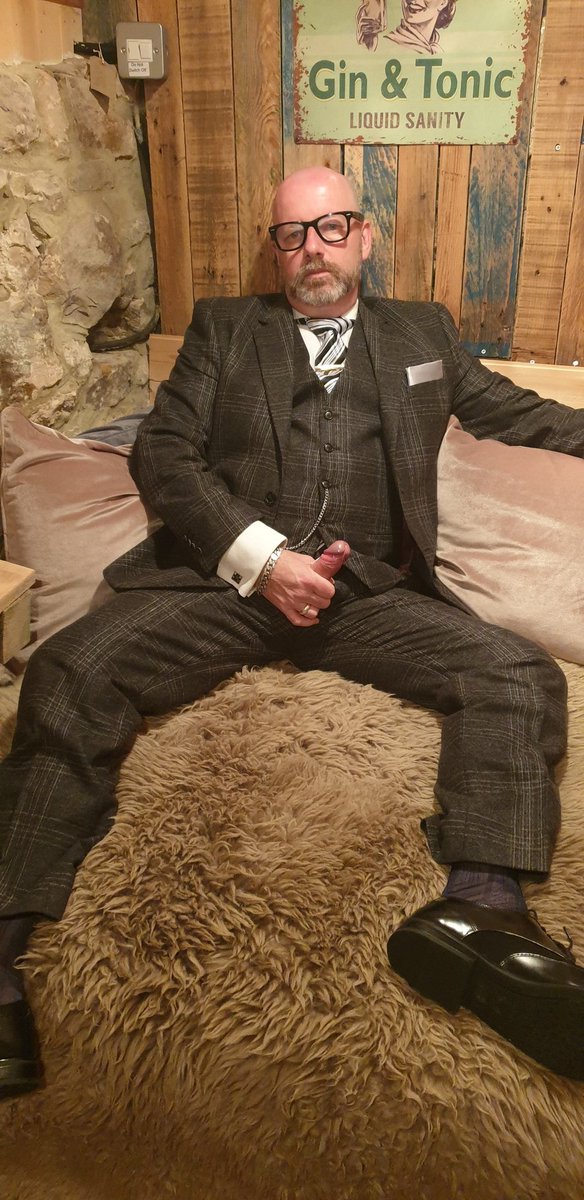 SuitbearNE's tweet photo. Enjoying posing in a 3 piece suit. RT to see video
#suitbear #gay3piece #gaysuit #gaysuitfetish #gaydaddy #gayboss #gaymaster #gaysuitdaddy #suitfetish #gaysuitplay https://t.co/3B0wkpATKs