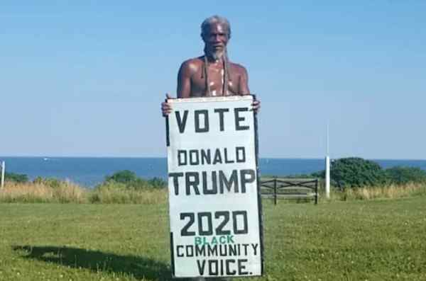 santifontenla's tweet photo. Se llamaba Bernell Trammell. Apoyaba a Trump con carteles hechos a mano. Ha sido tiroteado y asesinado. No se espera a los Black Lives Matter. Si hubiera apoyado a los demócratas hoy sería portada en toda la prensa mundial. RIP https://t.co/MddjQaKFYb