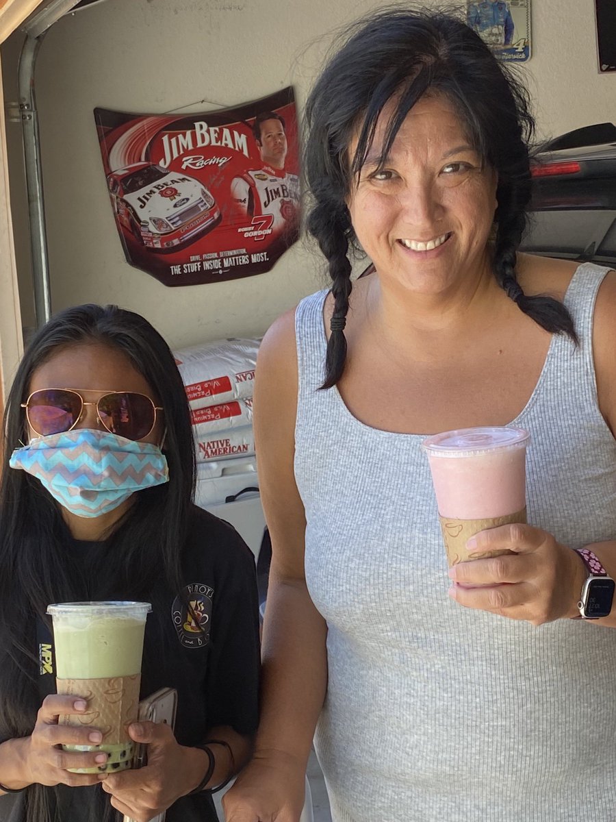 Ok AZ, one of my friends is missing. She went to her boba kiosk at Arrowhead Mall on Saturday and hasn’t been seen Since
Name: Michelle Guenthoer
Age: 32
Height: 4'11"
Weight: 90 lbs approximately
She drives white 2008 Kia Spectra with plate # CLW2083. Please share.