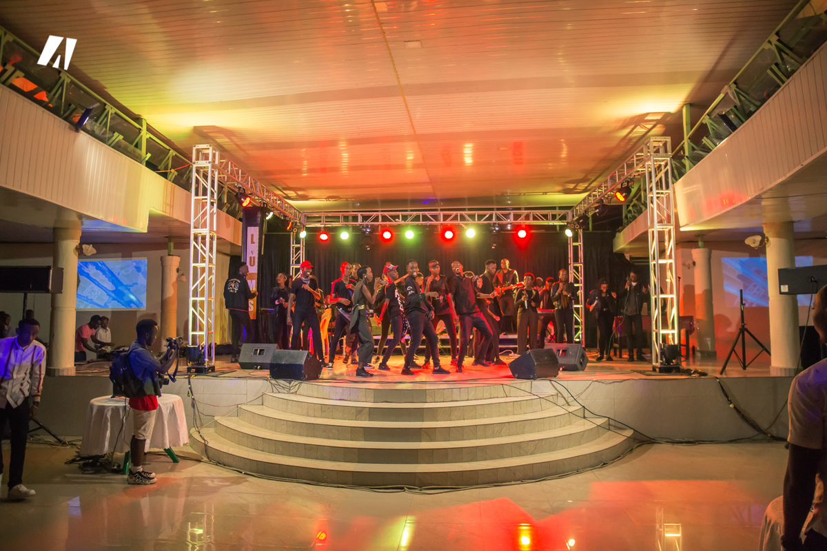 akezanet's tweet photo. [RETOUR EN IMAGES] 

Si vous avez manqué le "KAINOS Concert" organisé par le groupe Victorious Team, voilà pour vous un aperçu de ce qui semblait être la soirée gospel de ce début d'été.
#akezanet #lesbeautesdecheznous #VictoriousTeam #KainosConcert https://t.co/YeWROFlQDB